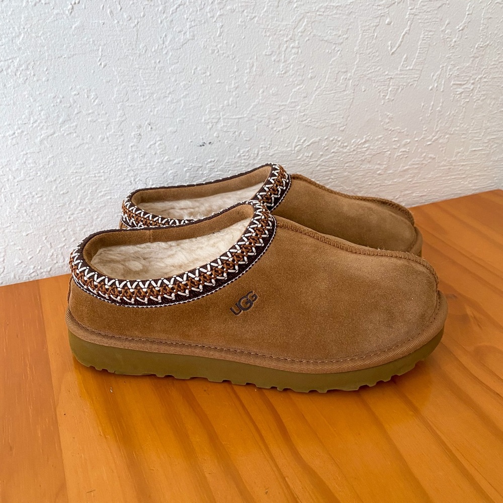Ugg Tasman Slippers in Chesnut